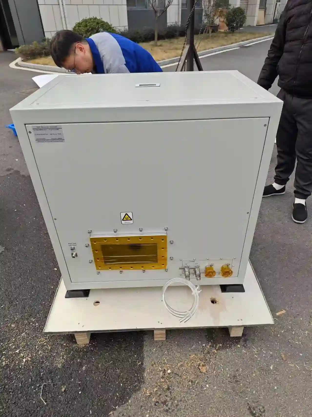 Rear interface and connection area of a 75 kW 915 MHz microwave generator head