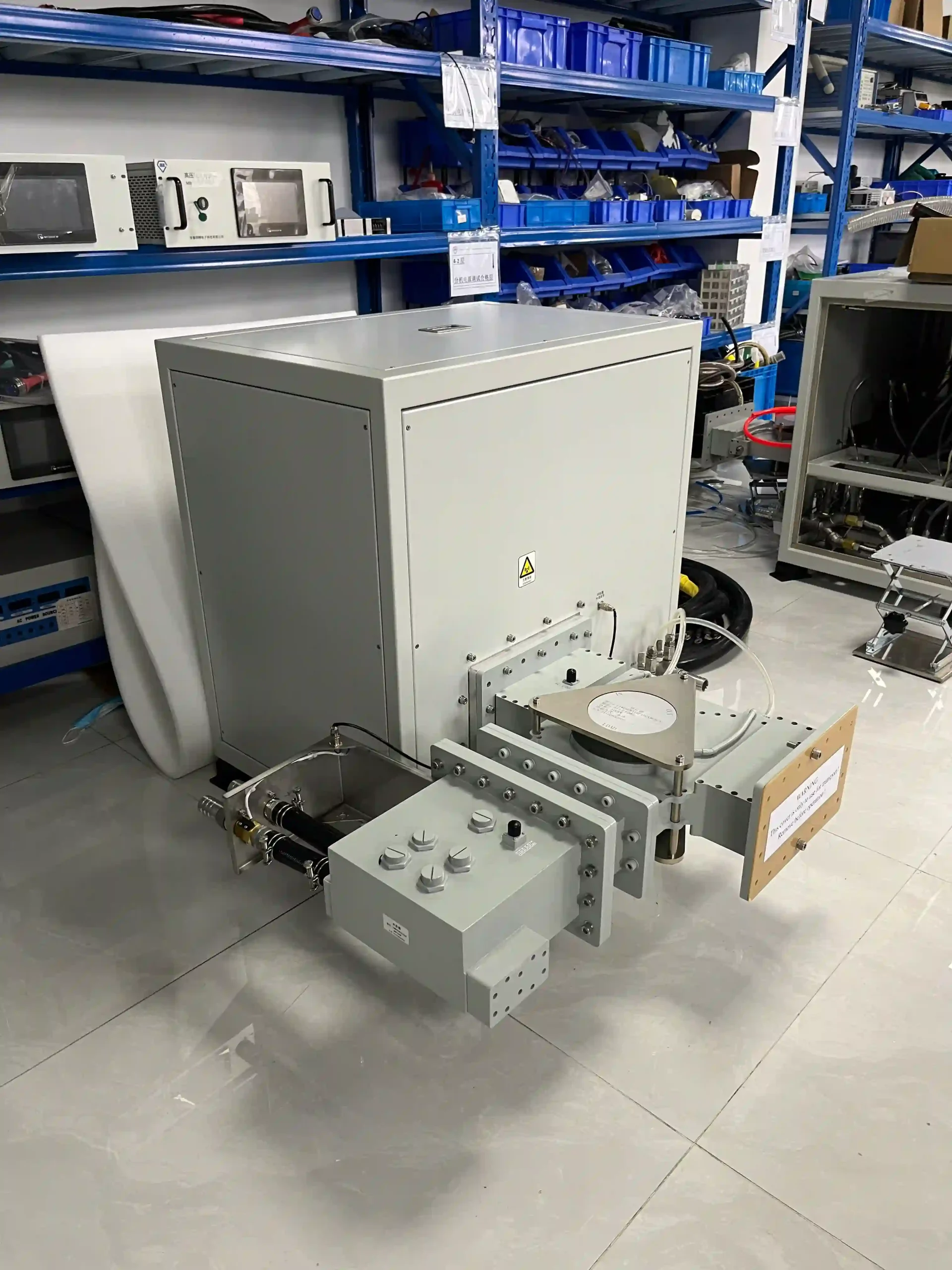 75 kW 915 MHz high-power microwave head side-front view