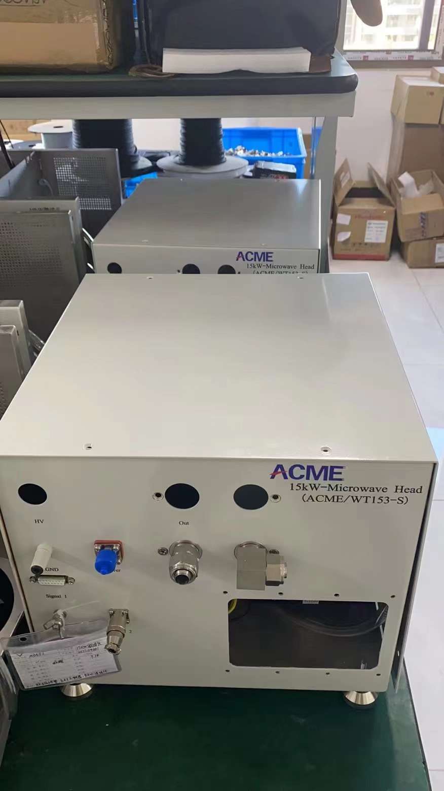 Cooling and external interface connections on a 15 kW industrial microwave generator head