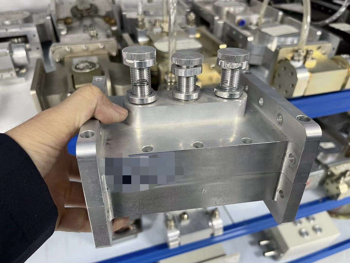 Industrial microwave waveguide three-probe impedance tuner for RF matching